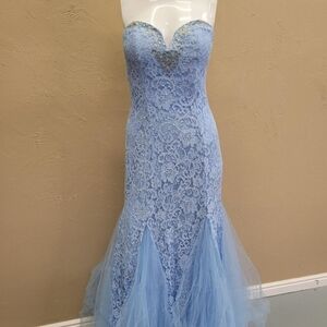 Elegant Blue Lace Strapless Dress